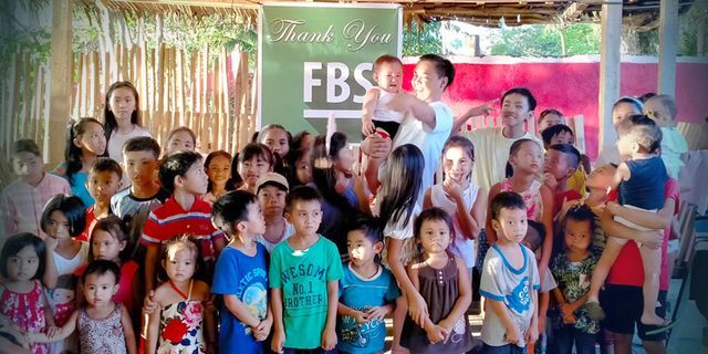 La gagnante du concours Dreams Come True a organisé une fête pour 80 enfants des Philippines 